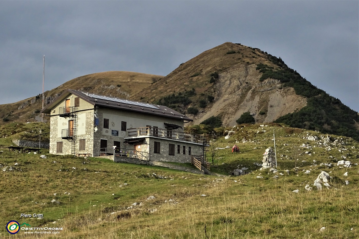 89 Passaggio al Rif. Gherardi (1650 m).JPG